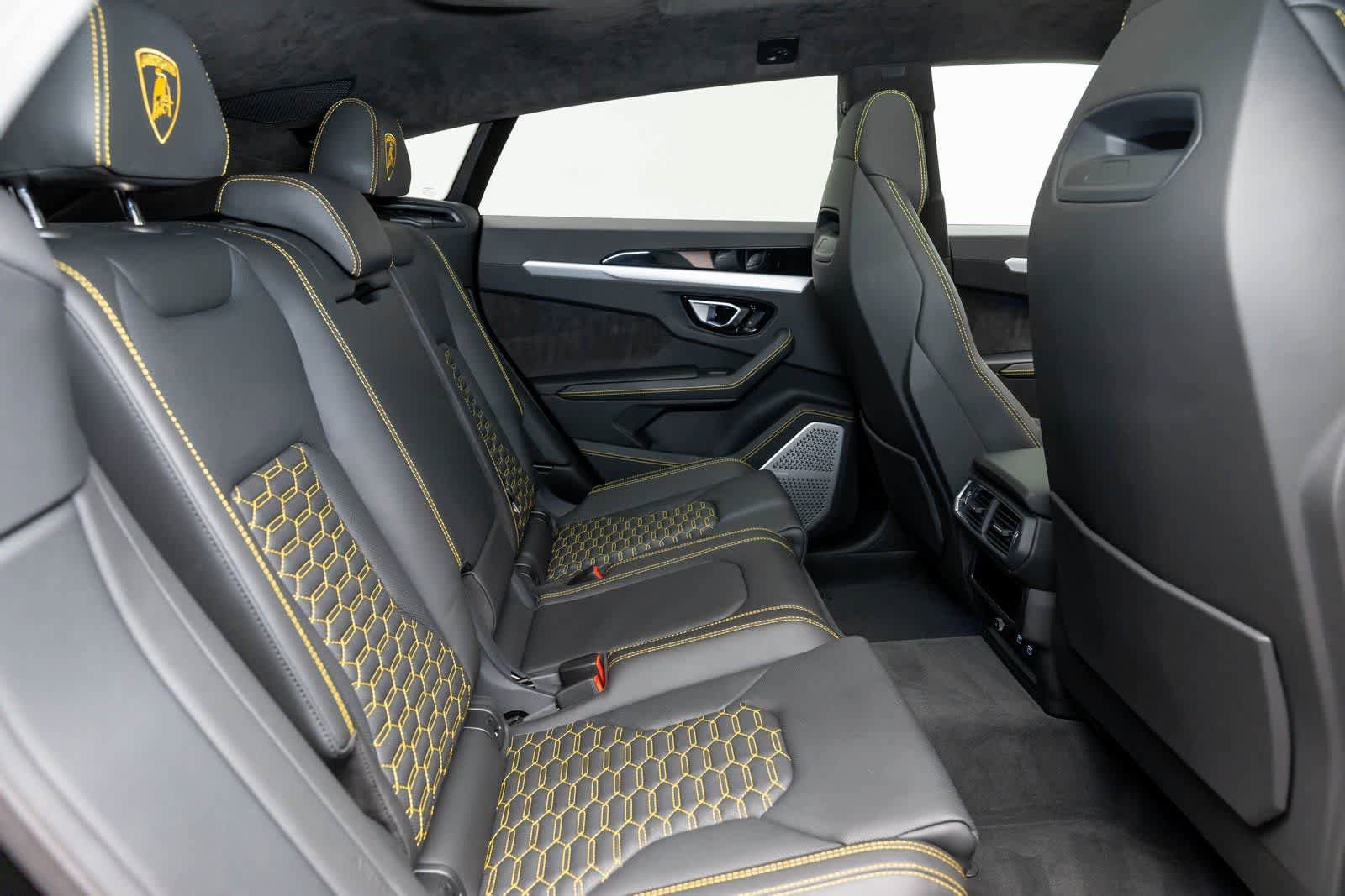 Used 2022 Lamborghini Urus AWD/4WD image 11
