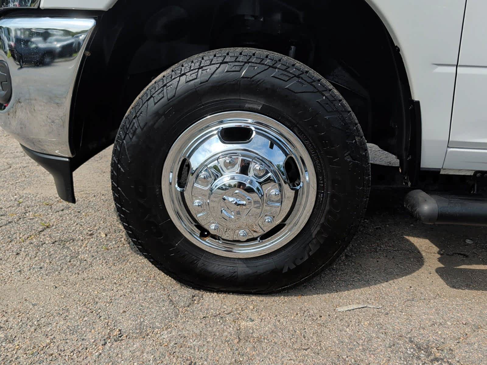 Used 2022 RAM 3500 Tradesman w/ Chrome Appearance Group AWD/4WD image 11