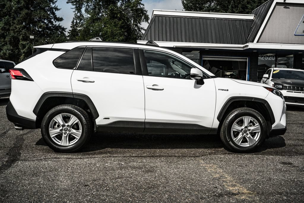 Used 2021 Toyota RAV4 XLE w/ XLE Grade Weather Package AWD/4WD image 19