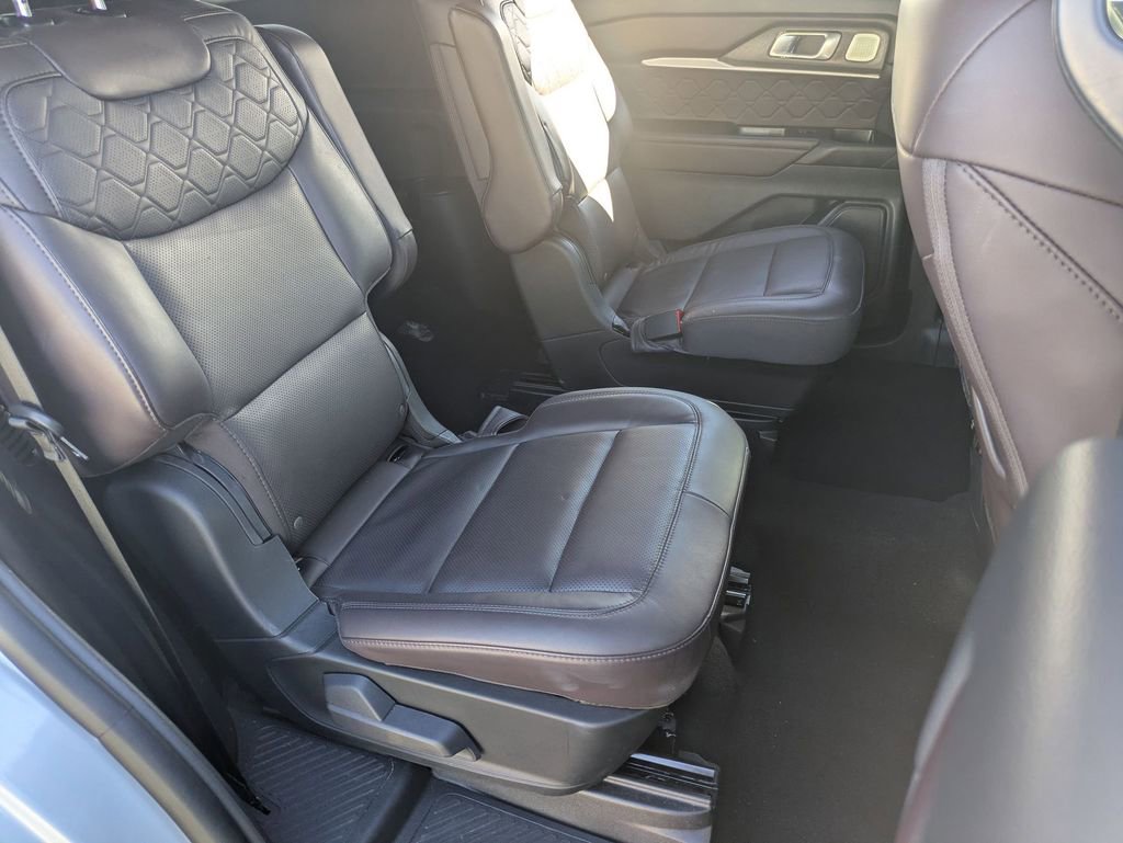 Used 2025 Ford Explorer Platinum w/ LUX Leather Package image 30