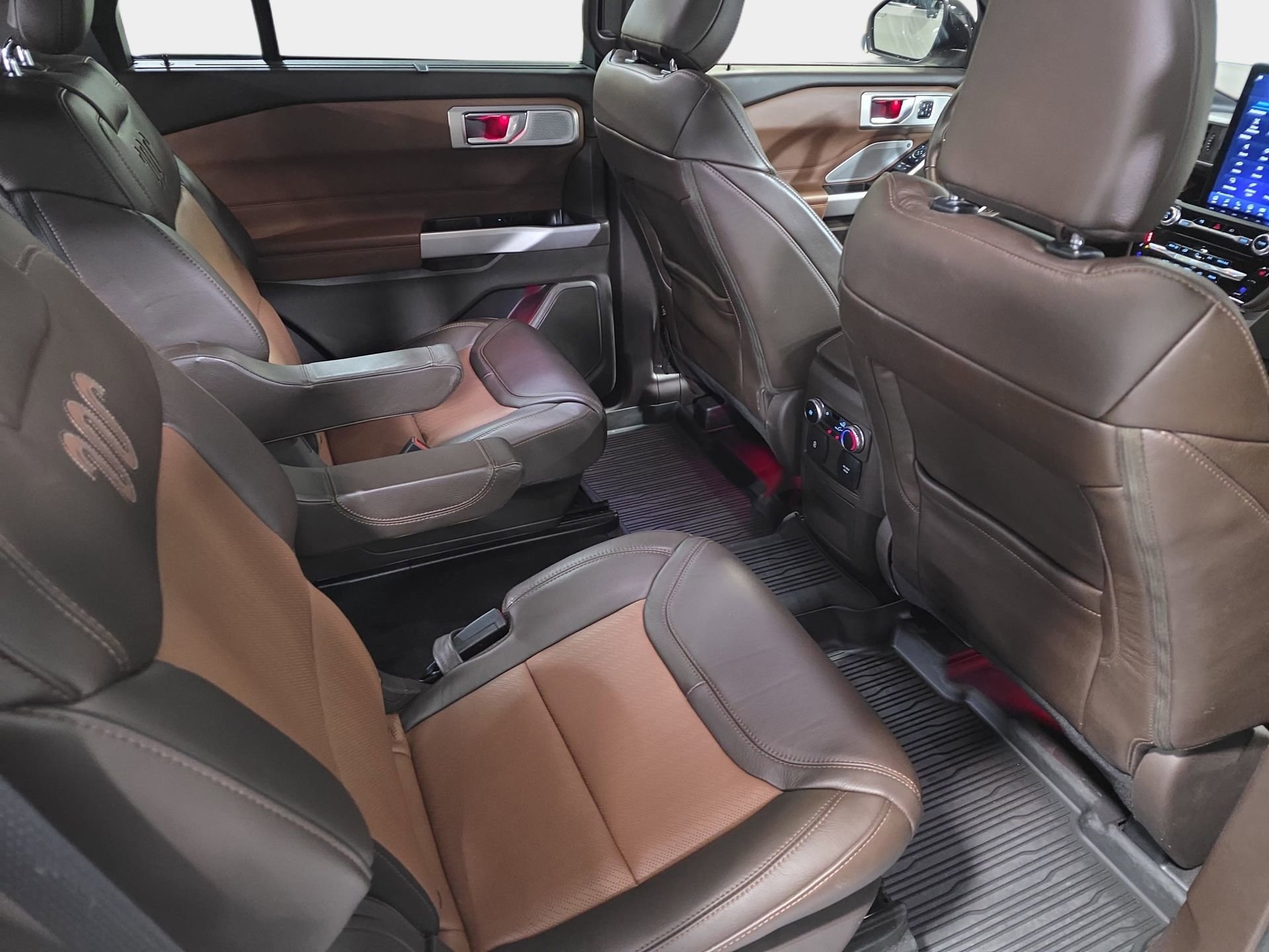 Used 2023 Ford Explorer King Ranch w/ Technology Package image 11