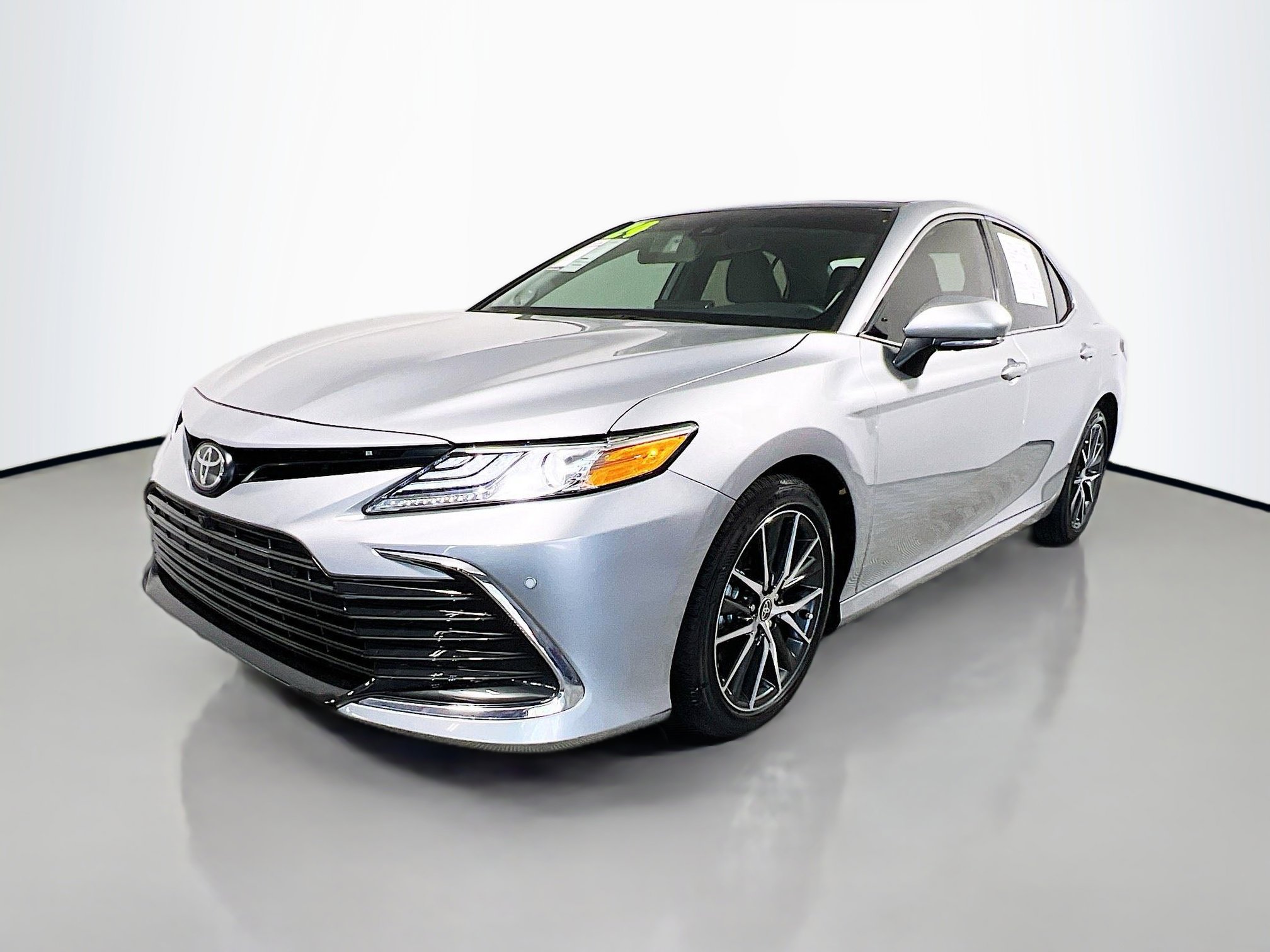 Used 2024 Toyota Camry XLE w/ Navigation Package image 10