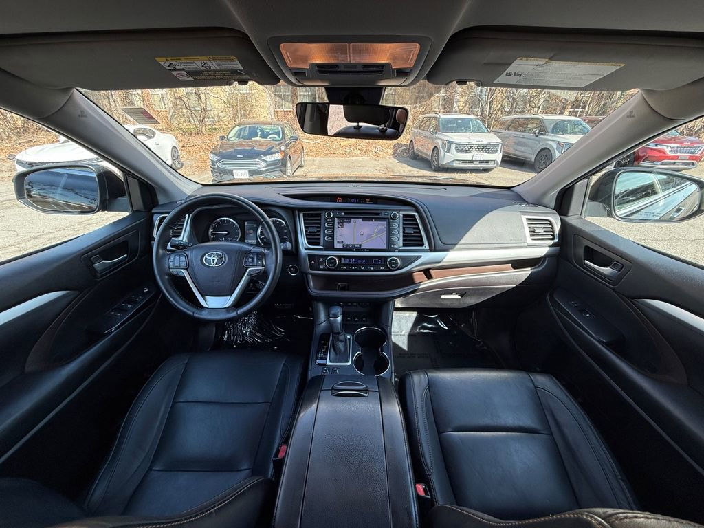 Used 2017 Toyota Highlander XLE w/ Carpet Mat Package image 23