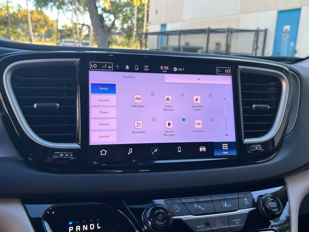 Certified 2024 Chrysler Pacifica Touring-L image 25