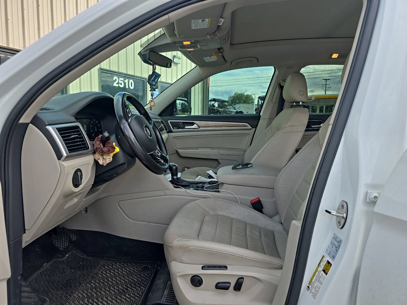 Used 2018 Volkswagen Atlas SEL Premium AWD/4WD image 2