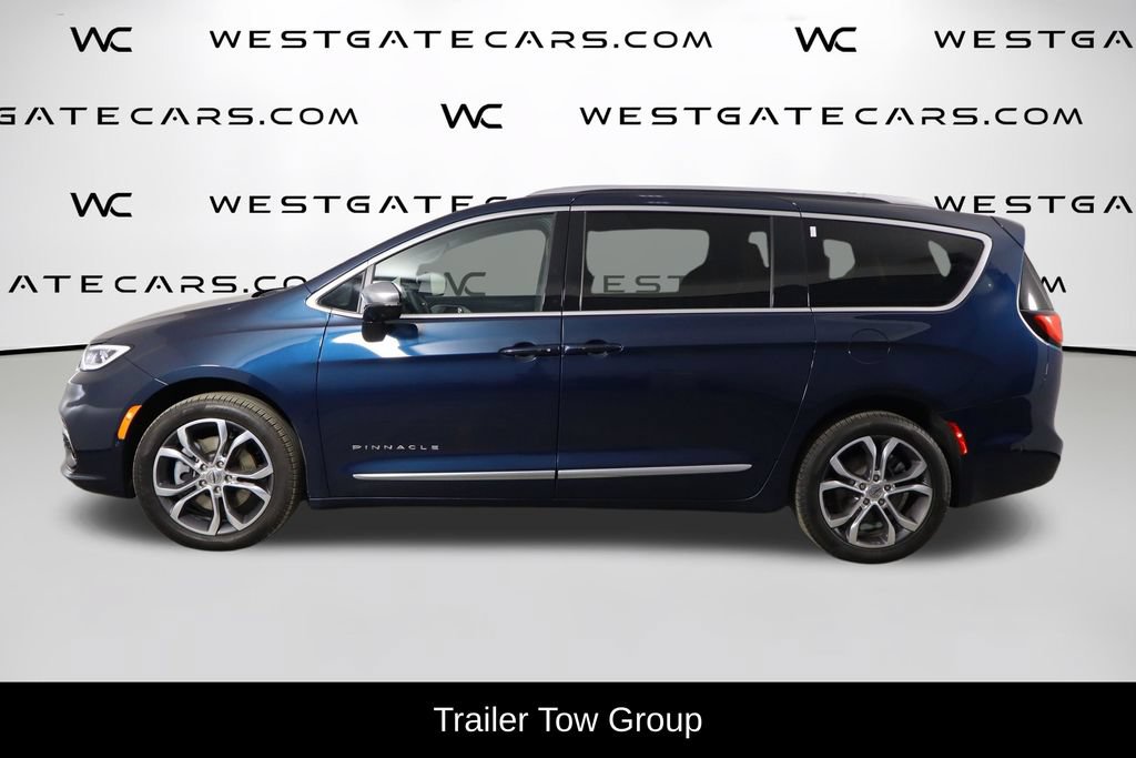 Used 2025 Chrysler Pacifica Pinnacle w/ Trailer Tow Group AWD/4WD image 5