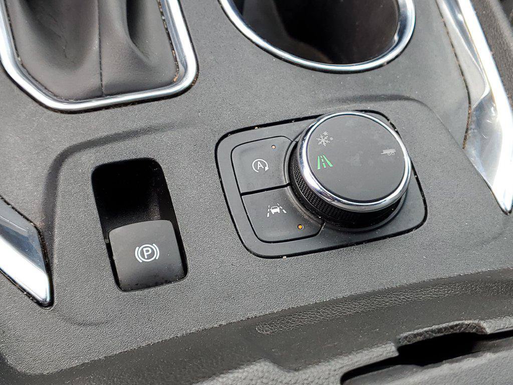 Used 2023 Chevrolet Traverse LT FWD image 18