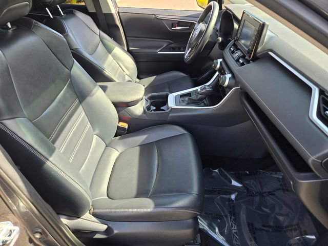 Used 2019 Toyota RAV4 XLE Premium w/ Carpet Mat Package image 15