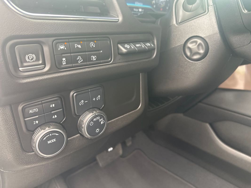 Used 2023 Chevrolet Suburban High Country w/ Premium Package 2 image 21