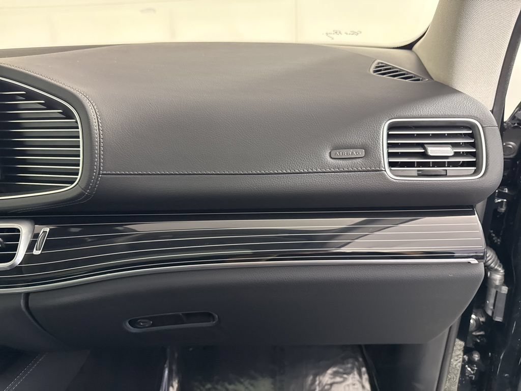 New 2026 Mercedes-Benz GLS 580 4MATIC image 10