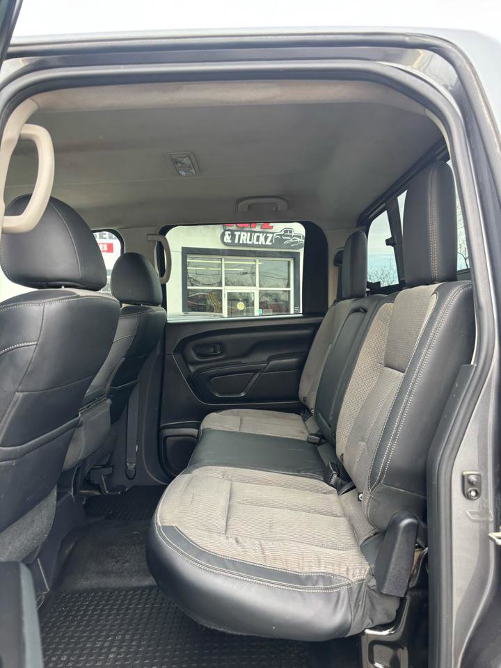Used 2017 Nissan Titan S image 15