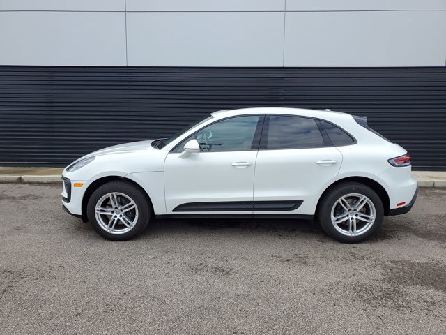 Used 2025 Porsche Macan image 2