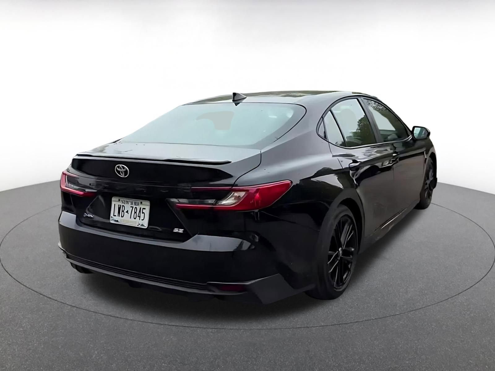 Used 2025 Toyota Camry SE FWD image 14