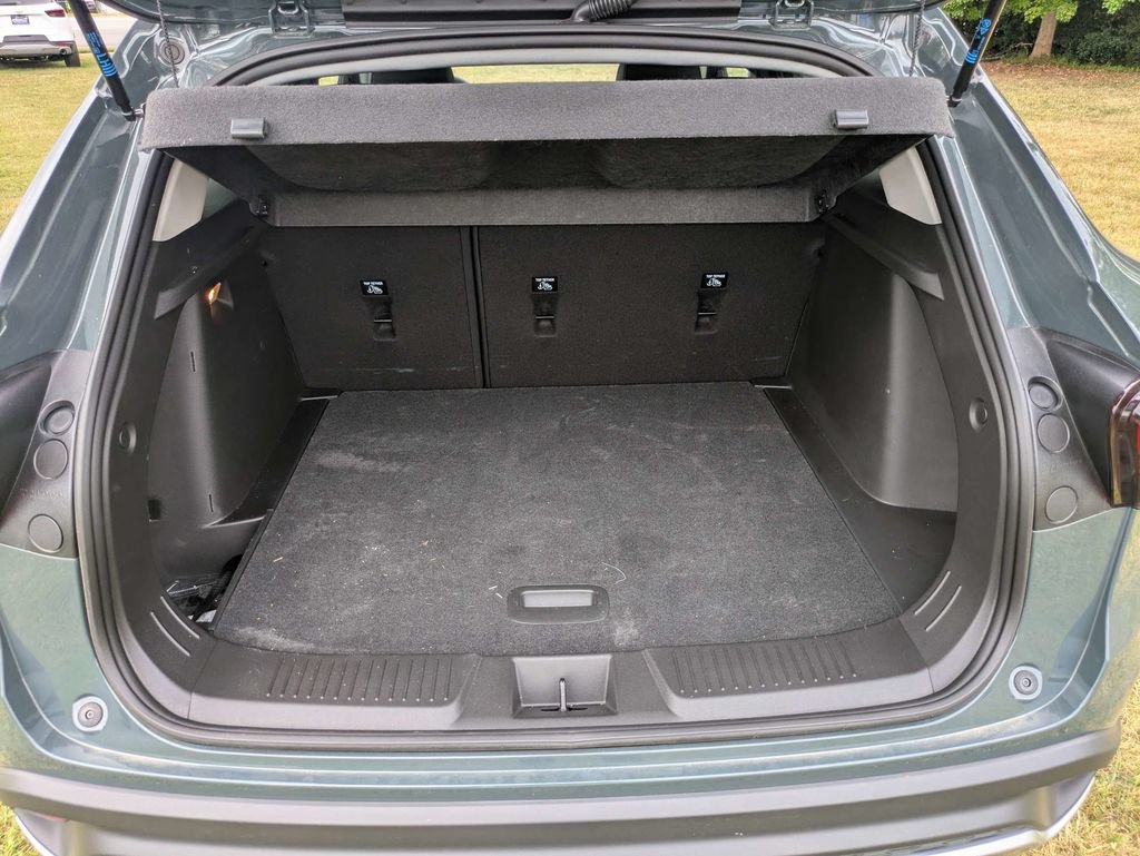 Used 2025 Chevrolet Trax LT FWD image 13