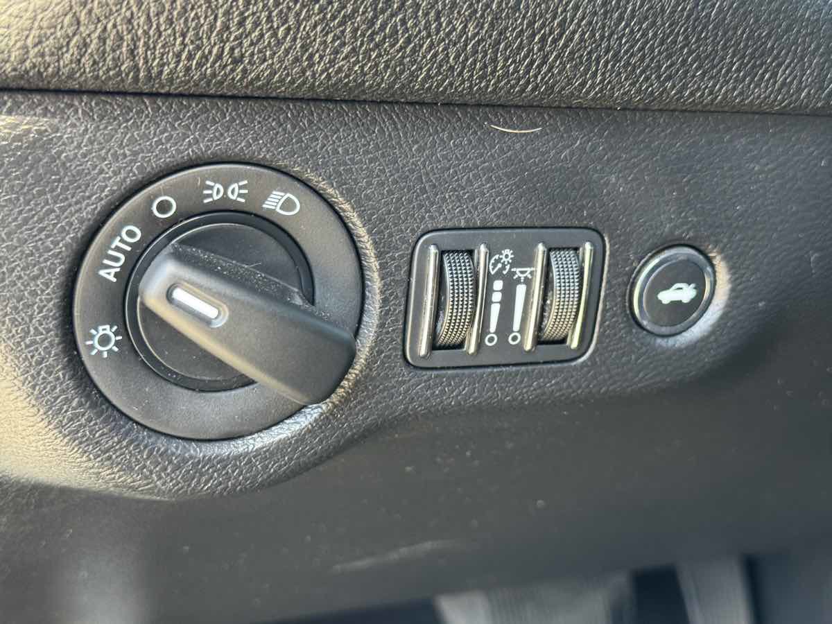 Used 2020 Dodge Challenger SXT RWD image 23