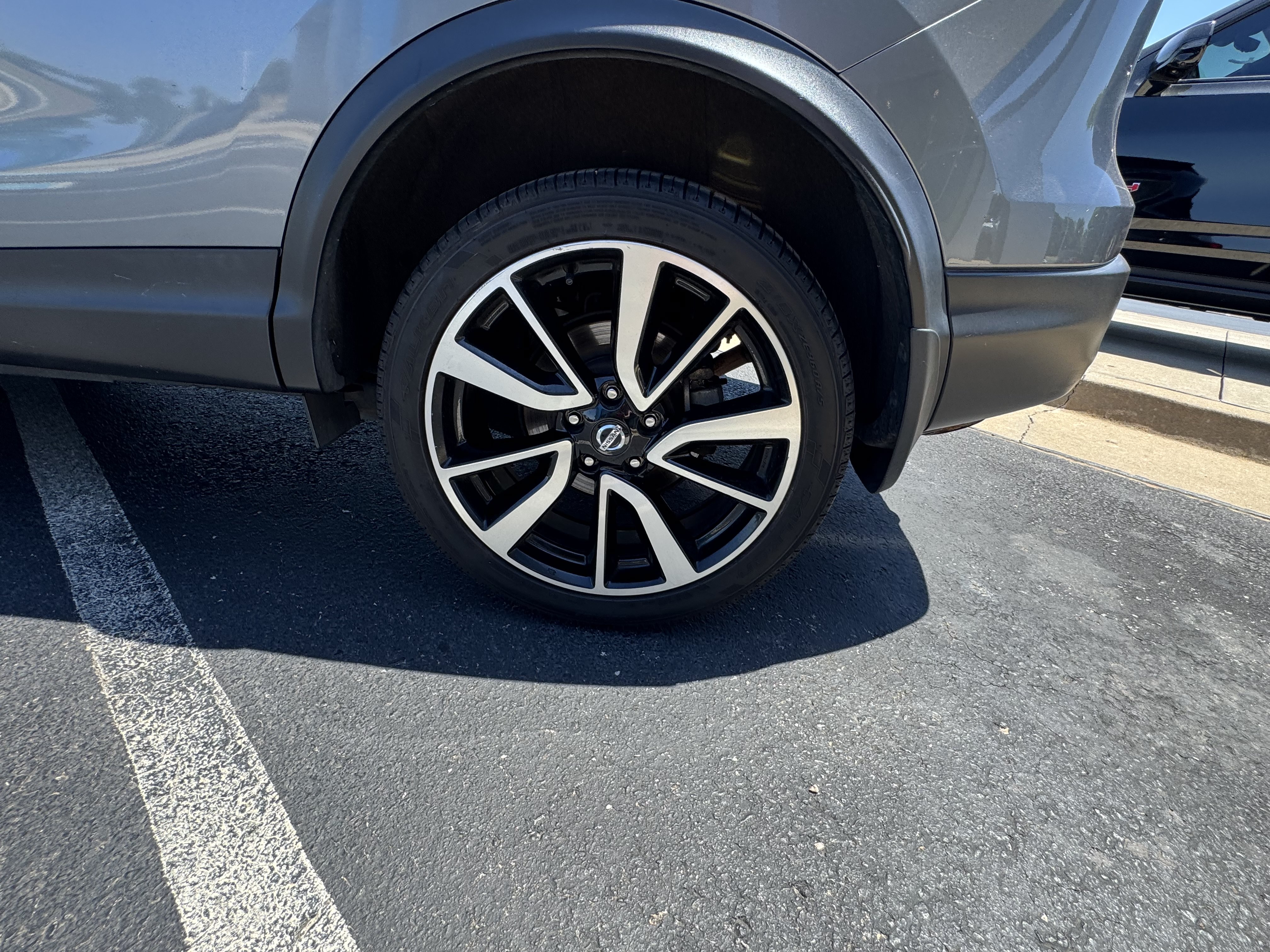 Used 2018 Nissan Rogue Sport SL FWD image 6