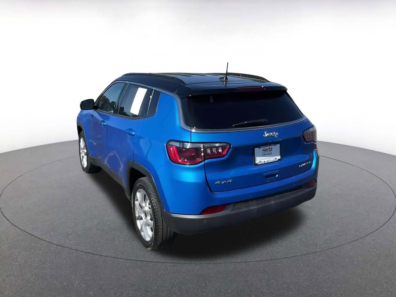 Used 2025 Jeep Compass Limited image 11