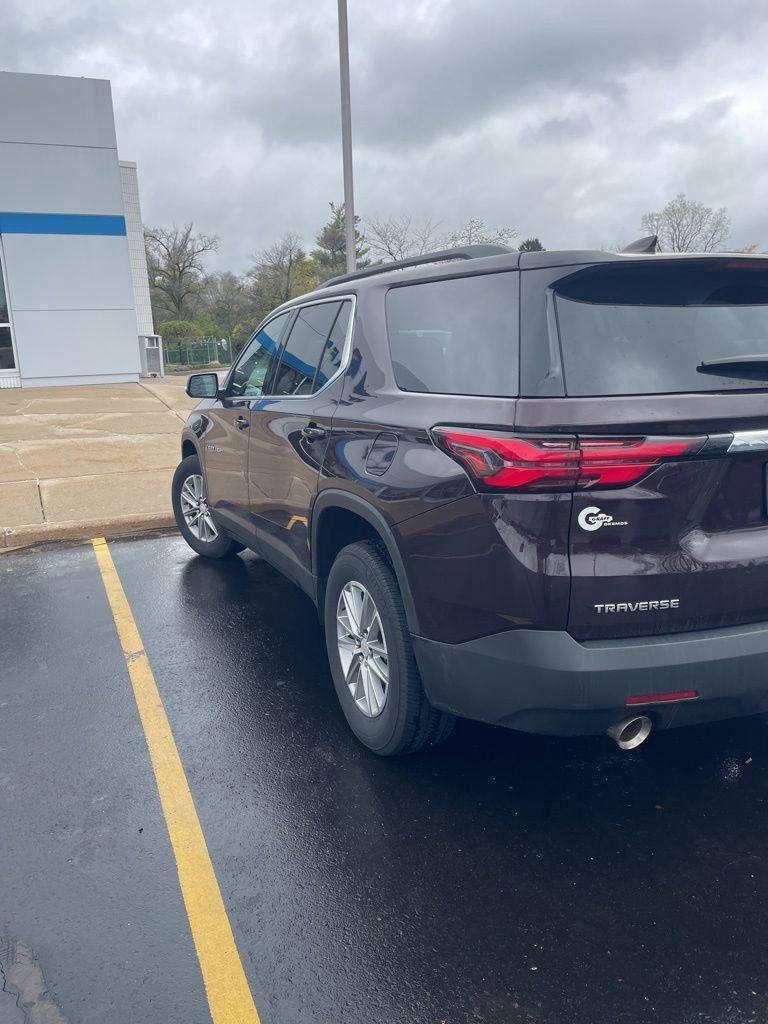 Certified 2023 Chevrolet Traverse LT FWD image 2