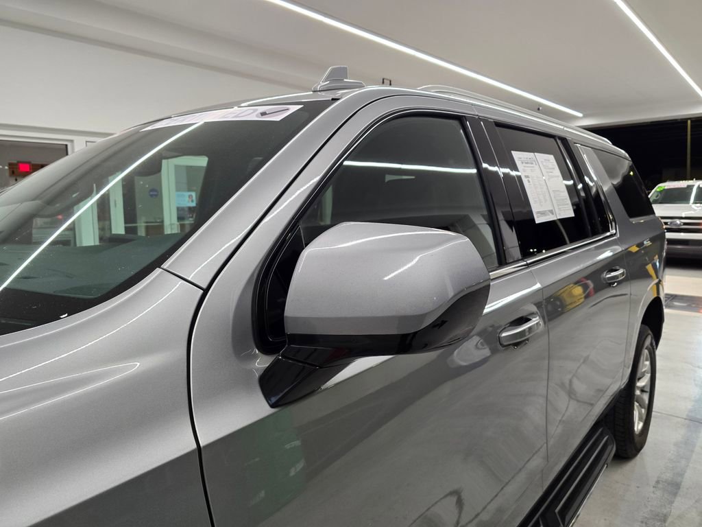 Used 2024 Chevrolet Suburban LT RWD image 11