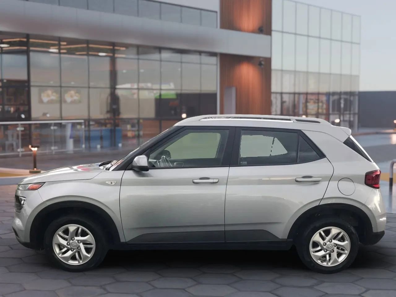 Used 2020 Hyundai Venue SEL w/ Convenience Package image 6