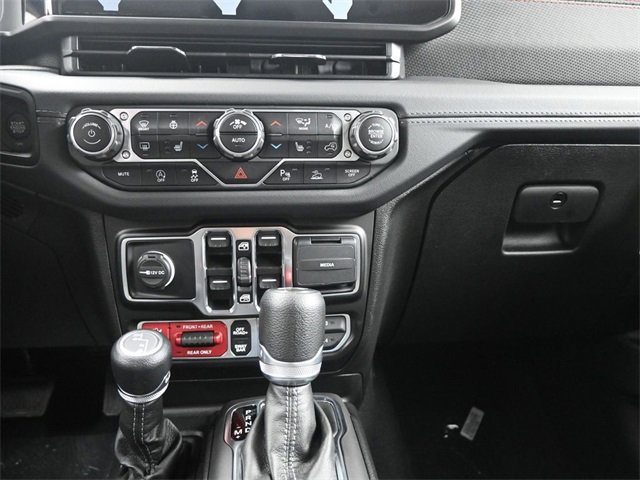 Used 2024 Jeep Wrangler Unlimited Rubicon w/ Technology Group image 13