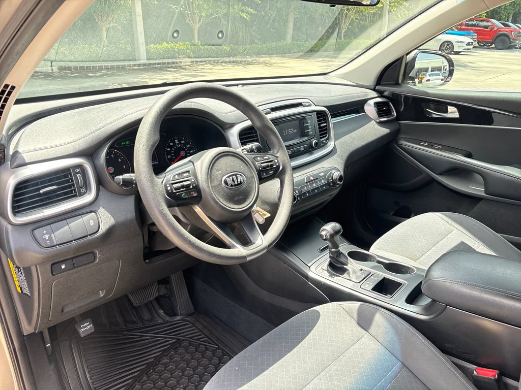 Used 2017 Kia Sorento FWD image 6
