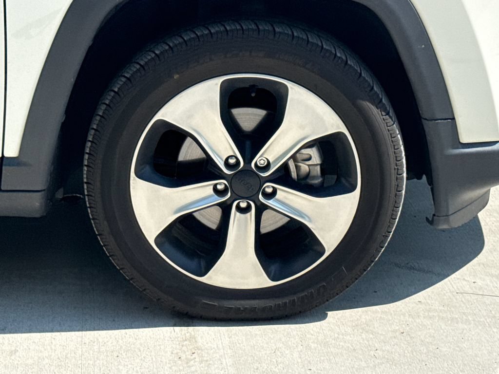 Used 2020 Jeep Compass Latitude w/ Popular Equipment Group FWD image 11