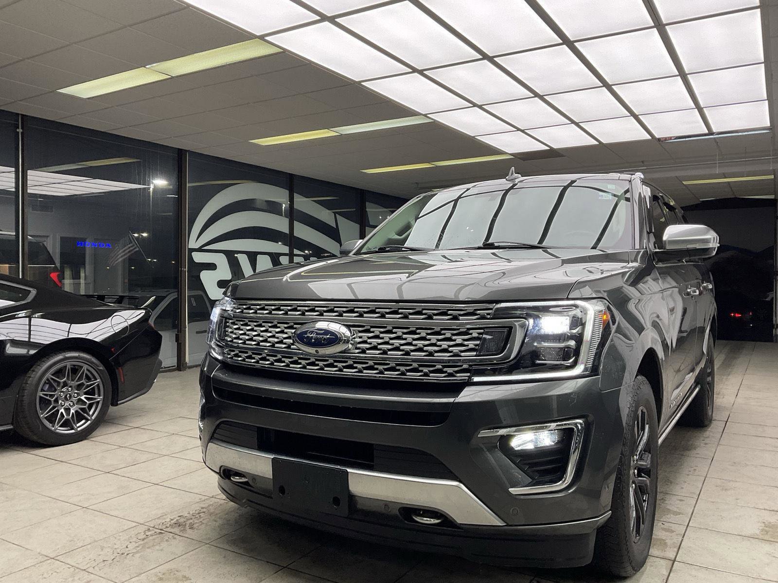 Used 2021 Ford Expedition Platinum image 3