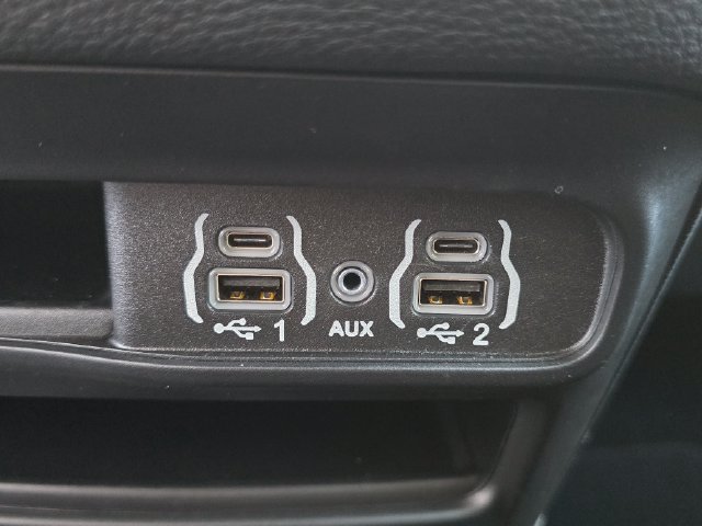 Certified 2025 Chrysler Pacifica Select AWD/4WD image 16