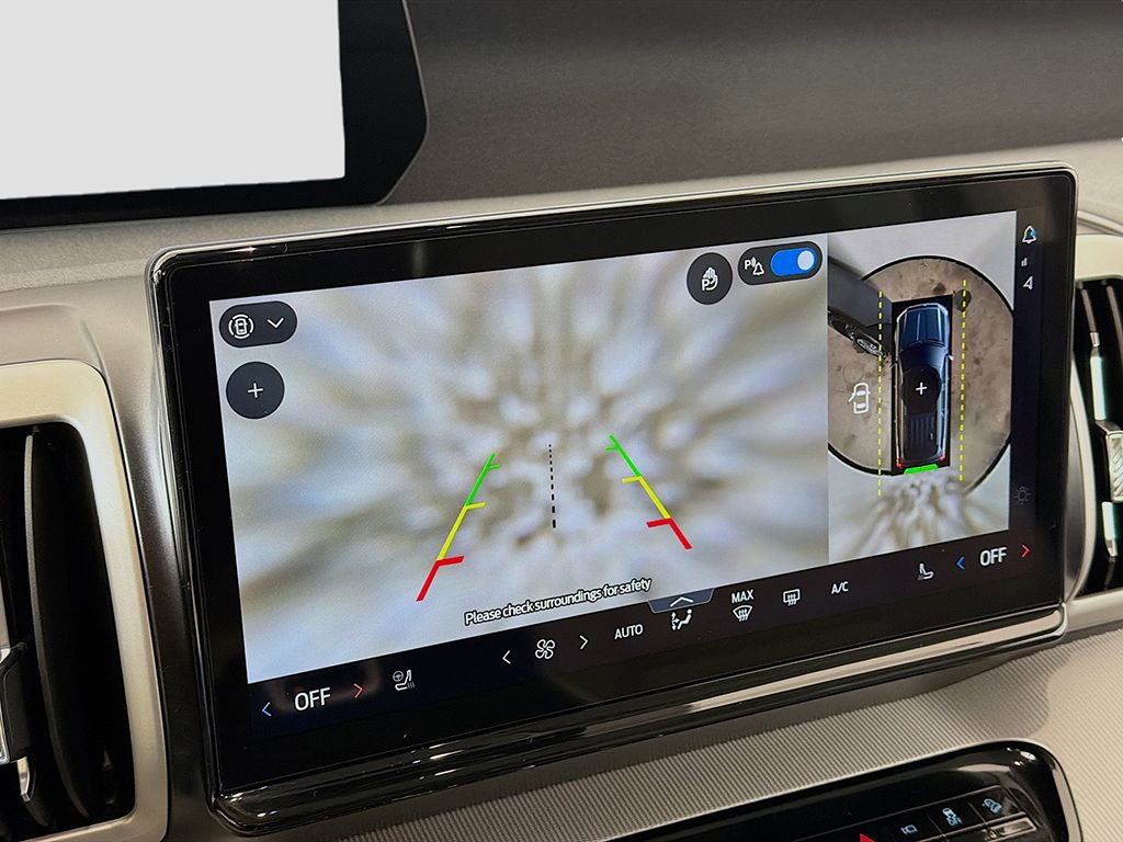 Used 2025 Ford Expedition Active image 36