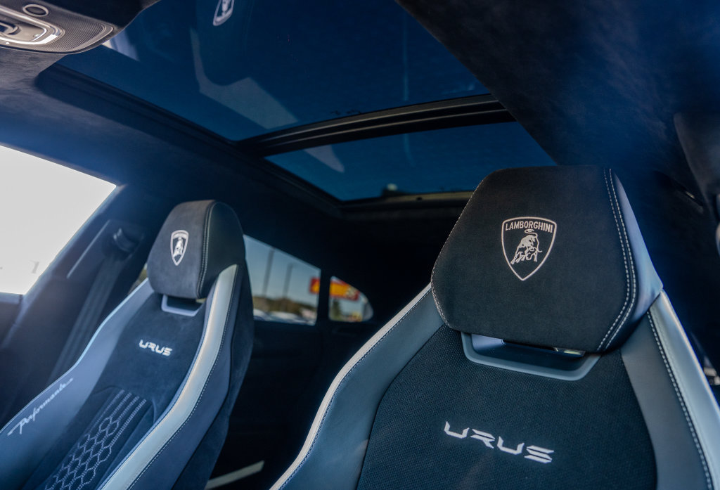 Used 2024 Lamborghini Urus Performante AWD/4WD image 18