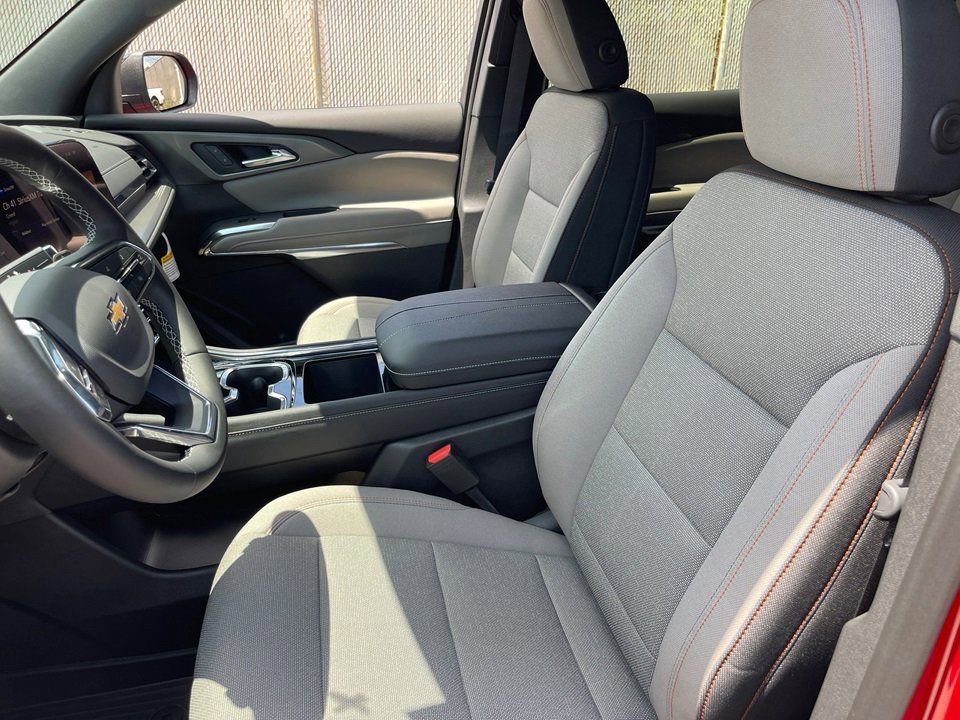 New 2025 Chevrolet Traverse LT w/ LPO, Floor Liner Package image 9