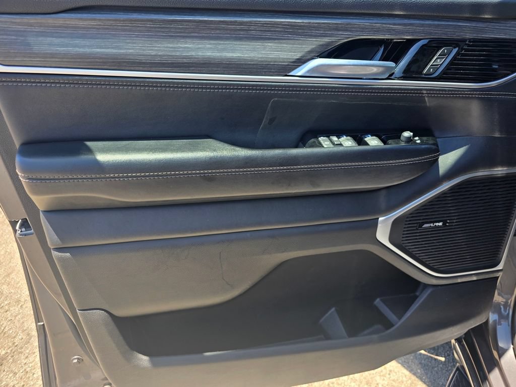 Certified 2024 Jeep Wagoneer L Series II w/ Flexible Seating Group RWD image 13