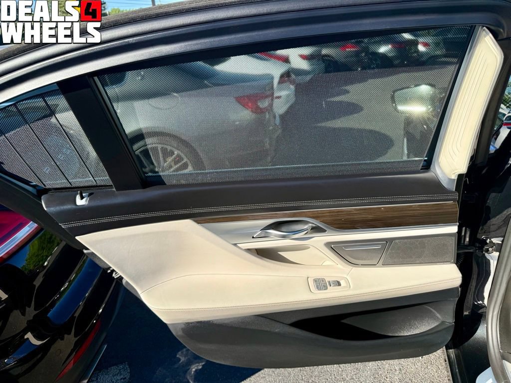 Used 2018 BMW 740i xDrive AWD/4WD image 29