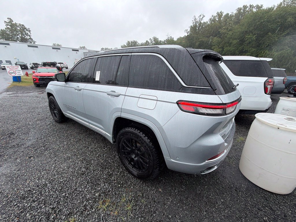 Used 2022 Jeep Grand Cherokee Summit AWD/4WD image 5