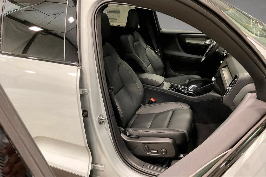 New 2026 Volvo XC40 B5 Plus w/ Protection Package Premier AWD/4WD image 10
