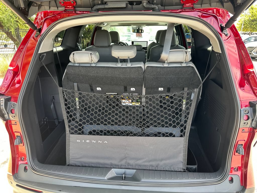 Used 2025 Toyota Sienna XLE FWD image 45