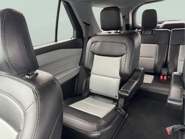 Used 2024 Ford Explorer XLT w/ Equipment Group 202A AWD/4WD image 17