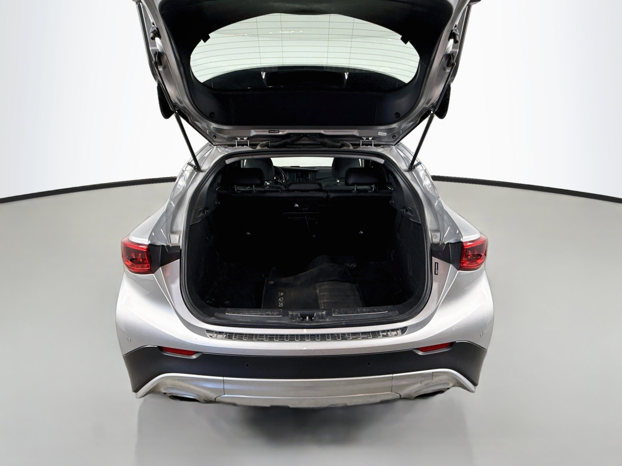 Used 2018 INFINITI QX30 AWD image 25