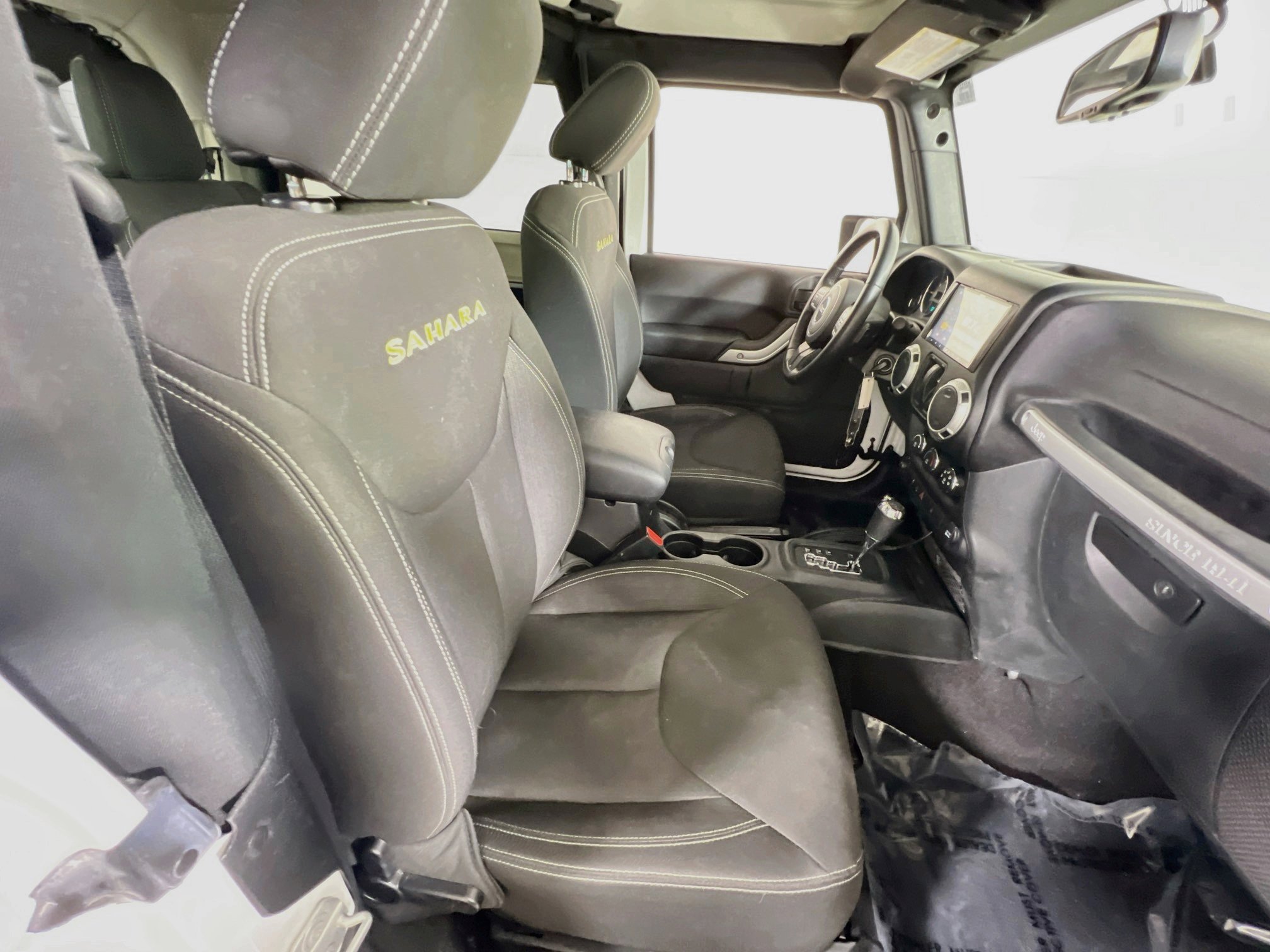 Used 2015 Jeep Wrangler Sahara AWD/4WD image 23
