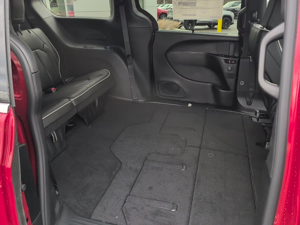 New 2026 Chrysler Pacifica Limited image 14