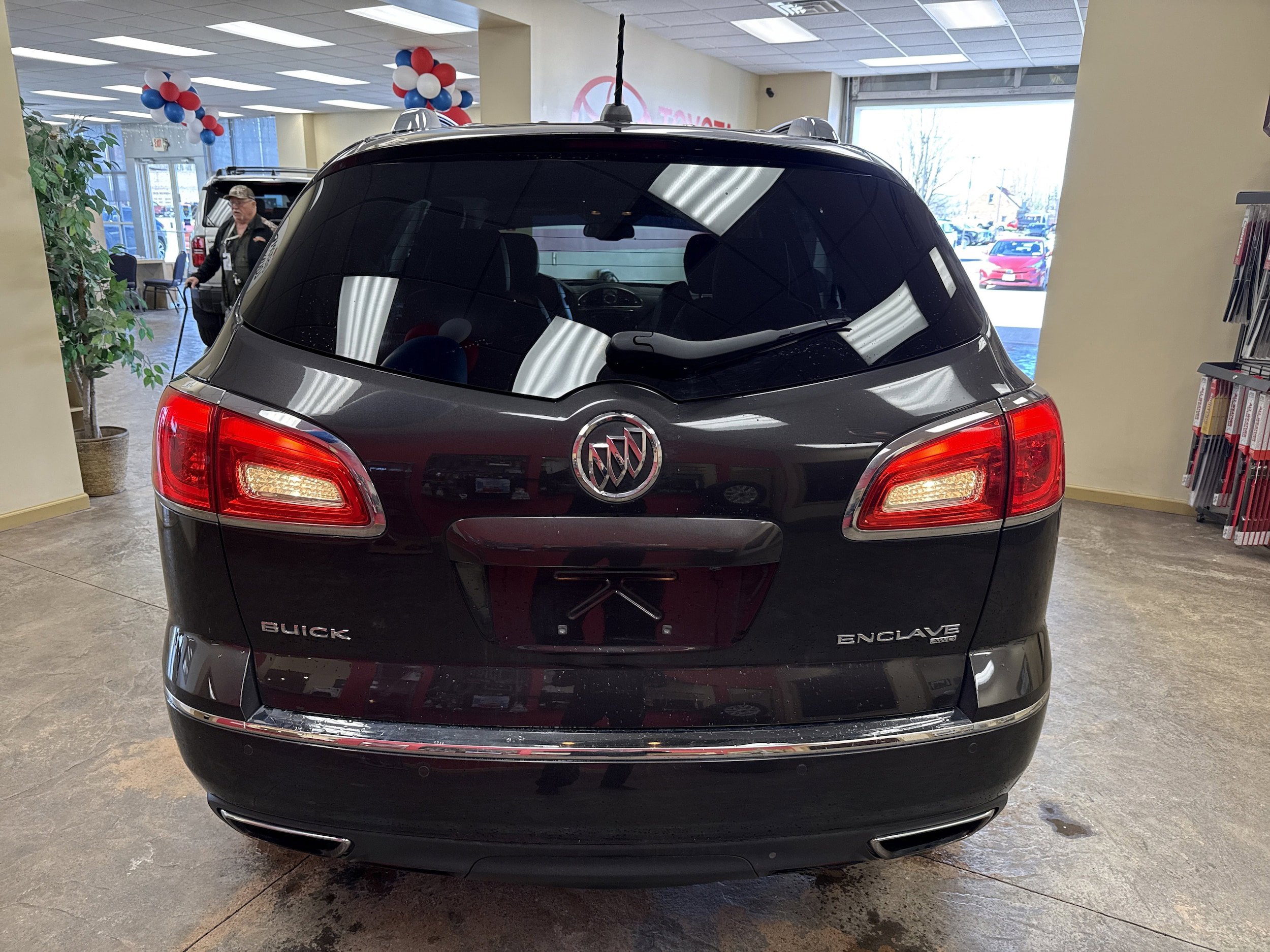 Used 2017 Buick Enclave Leather AWD/4WD image 8