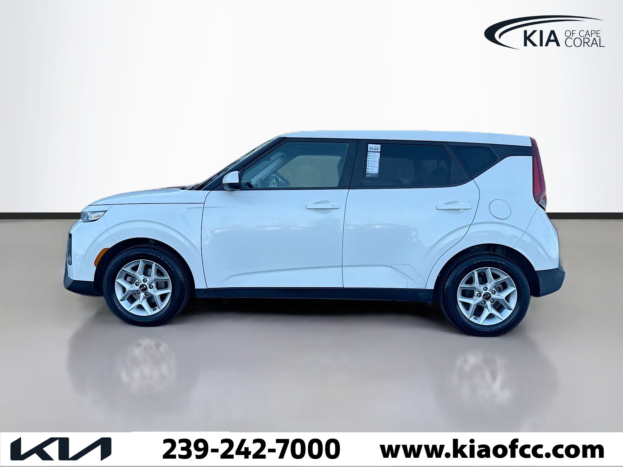 Used 2021 Kia Soul S image 2