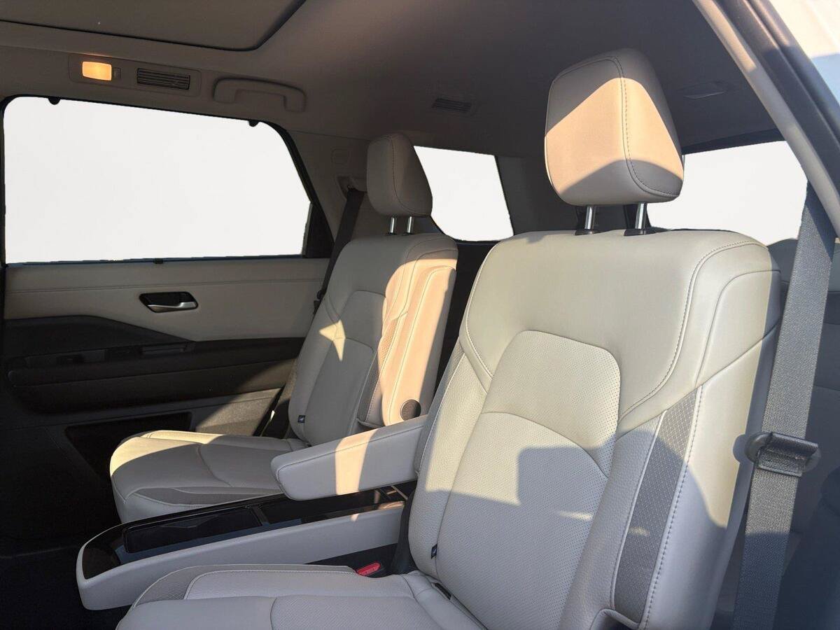 New 2026 Nissan Pathfinder SL w/ SL Premium Package AWD/4WD image 13