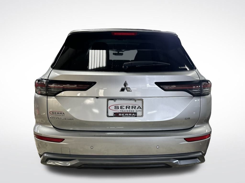 Used 2025 Mitsubishi Outlander SE AWD/4WD image 4