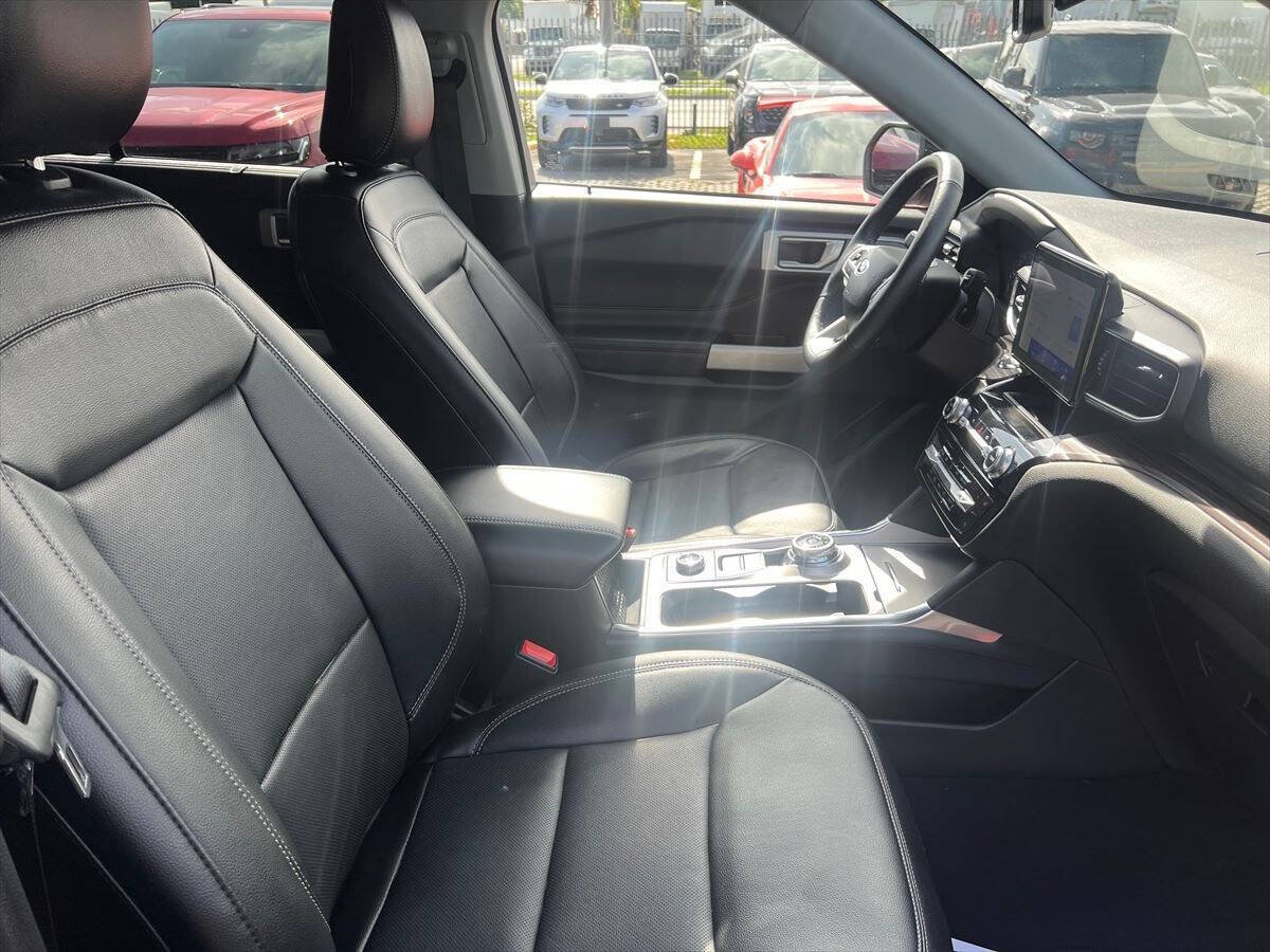 Used 2022 Ford Explorer Limited w/ Equipment Group 301A AWD/4WD image 8