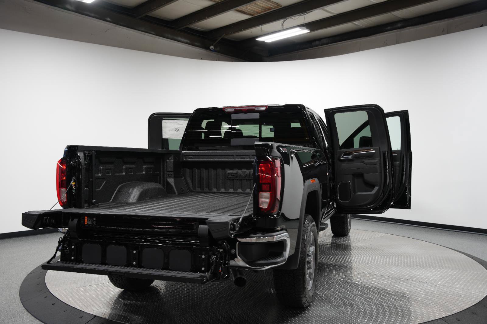 New 2025 GMC Sierra 2500 SLE w/ SLE Value Package; image 12