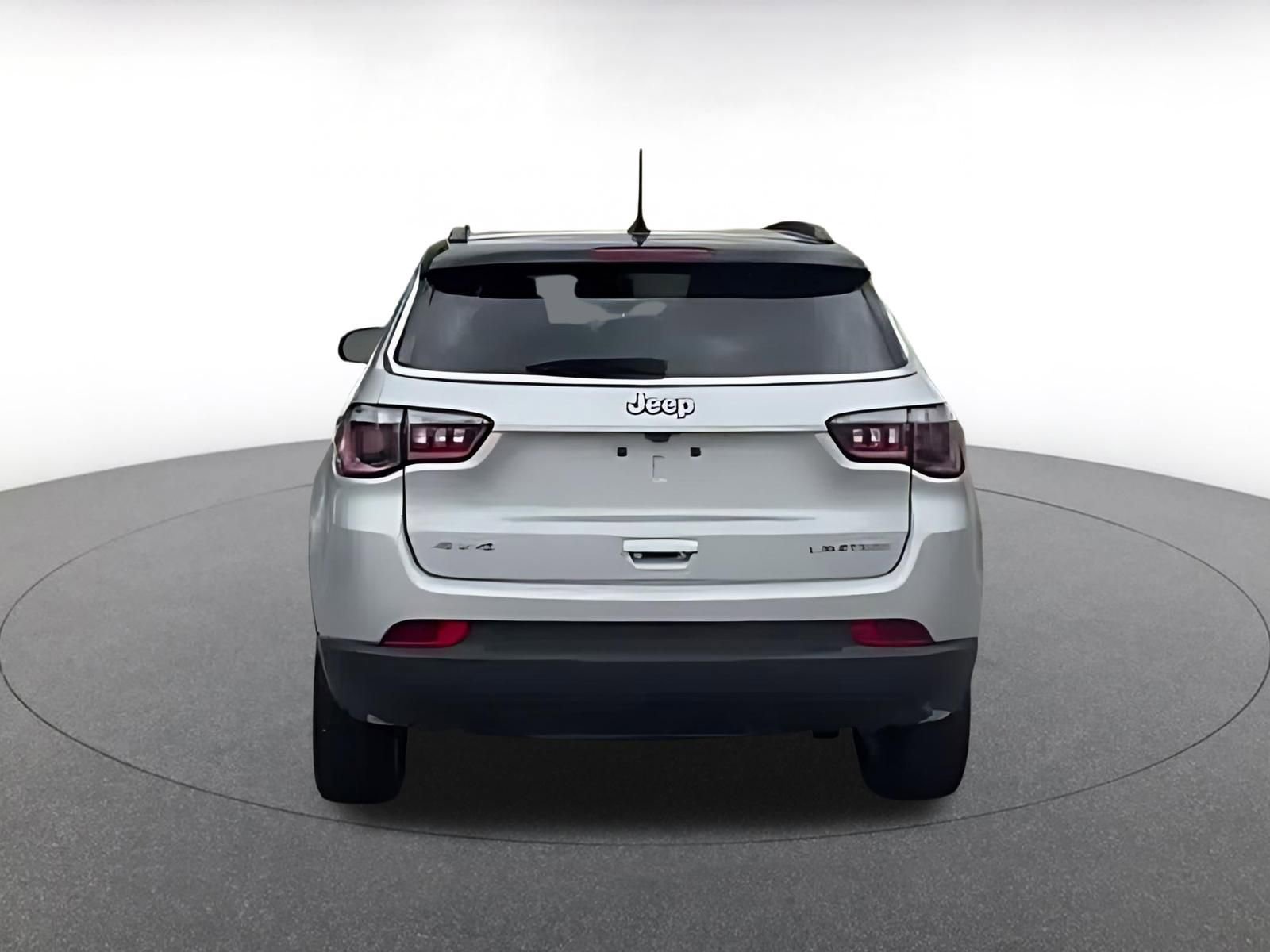 Used 2025 Jeep Compass Trailhawk image 11