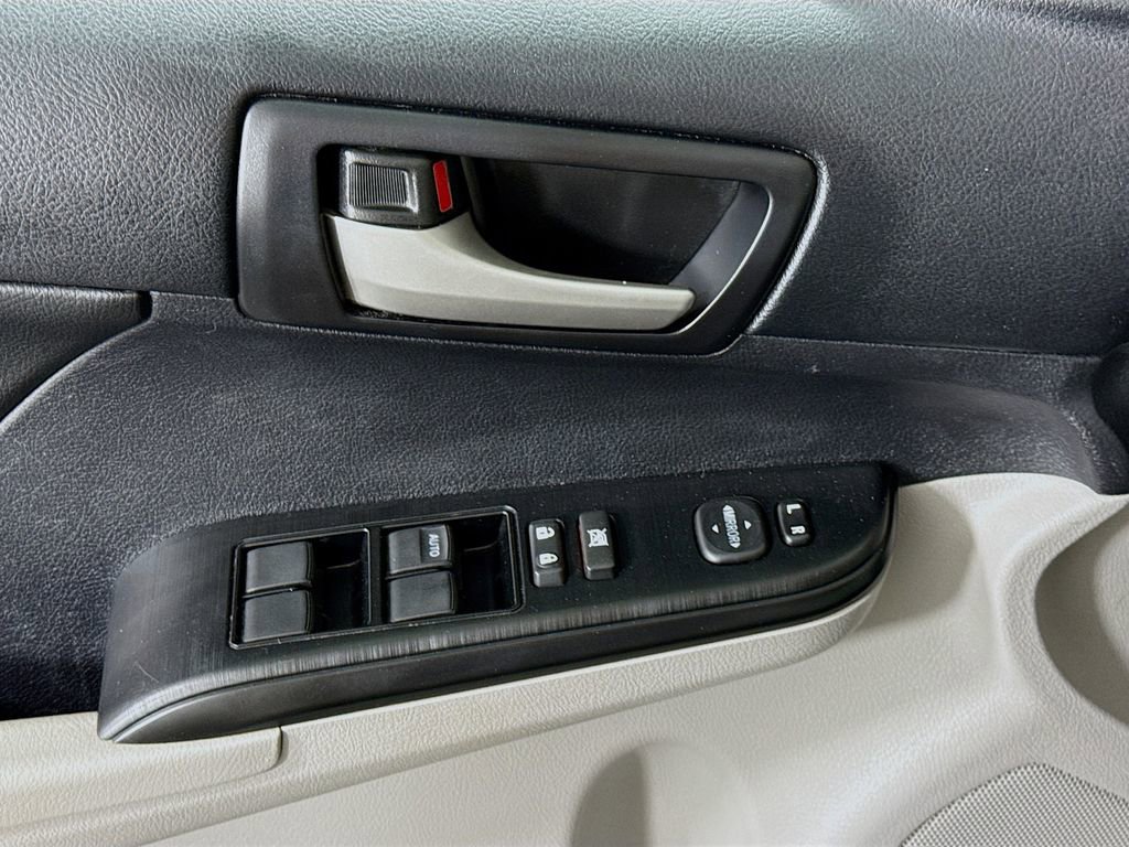 Used 2014 Toyota Camry LE FWD image 21
