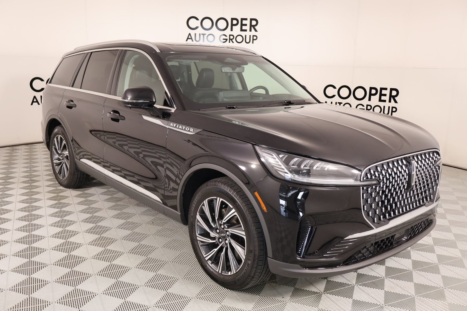 Used 2025 Lincoln Aviator AWD w/ Equipment Group 101A image 1